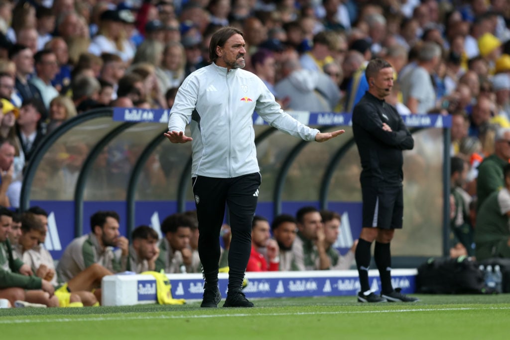 Daniel Farke instructs his Leeds players v Villarreal.