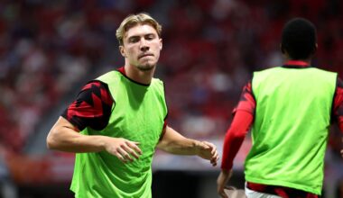 Pundit defends Man Utd ace after spotting Rasmus Hojlund 'going absolutely crazy' at him v Everton