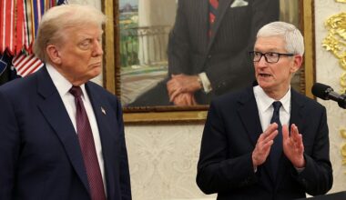 Trump Hosts Apple's Tim Cook to Tout $100 Billion Investment