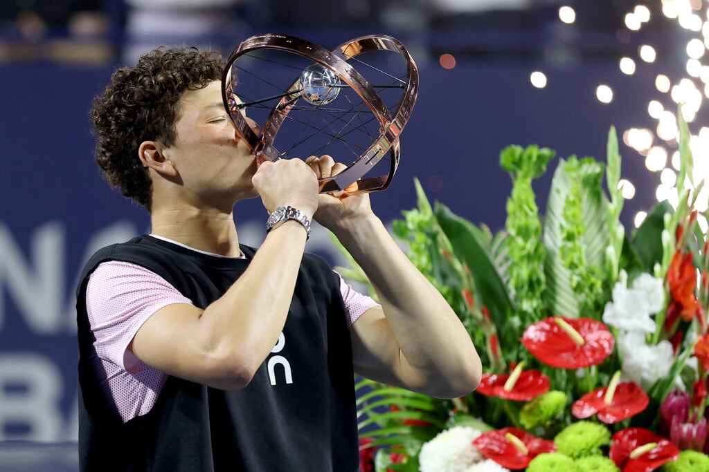 Ben Shelton kisses the trophy after beating Karen Khachanov in the 2025 Canadian Open final