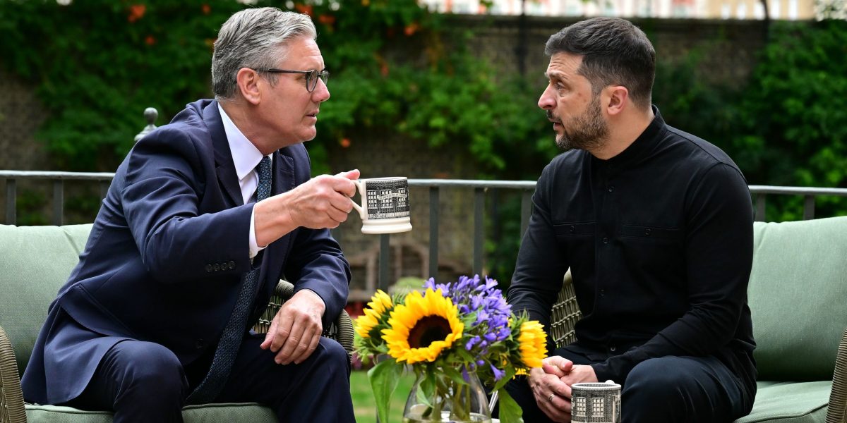 Starmer embraces Zelenskyy in London ahead of Alaska crunch talks