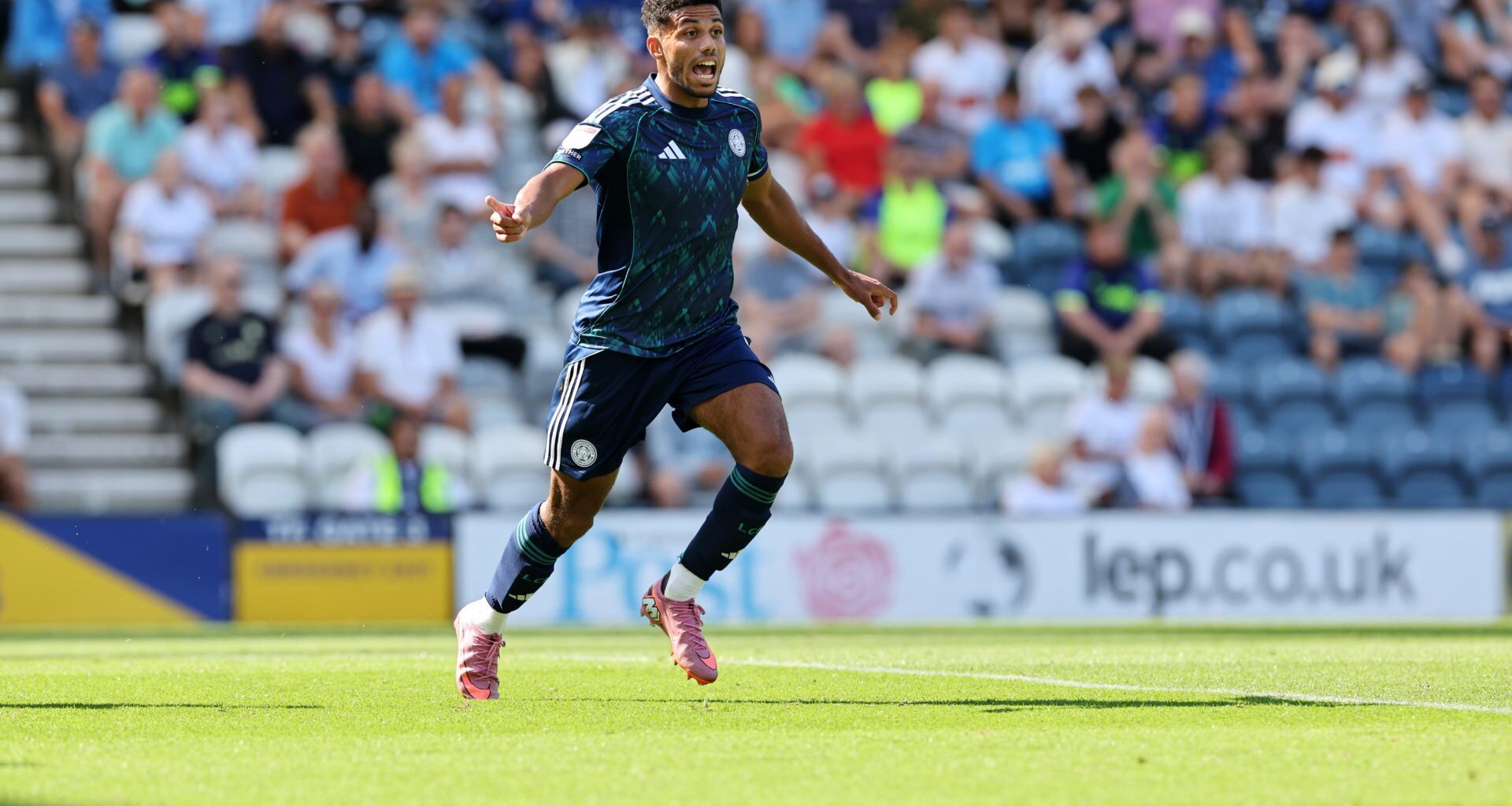 Leicester City make official James Justin decision amid Leeds United interest