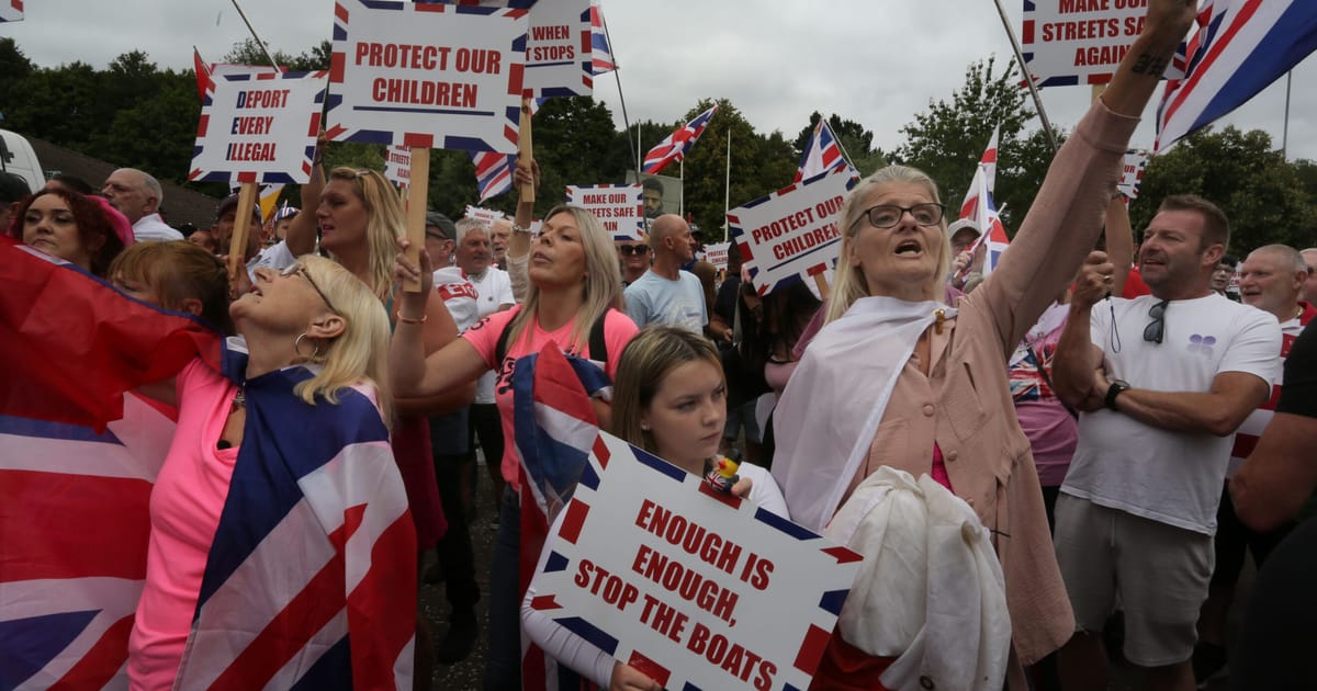 Fed-up Englanders are hanging flags everywhere — cheered on by the far right – POLITICO
