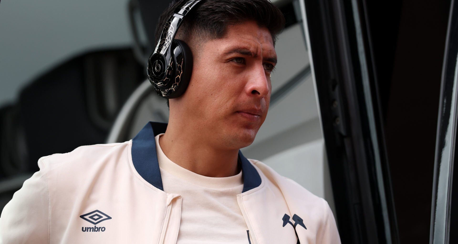Edson Alvarez sends heartfelt message to West Ham and gives one very special mention