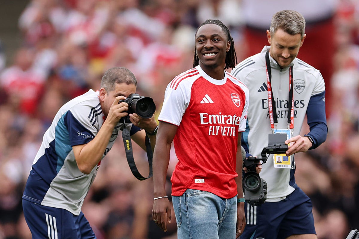 Arsenal unveil Eberechi Eze to fans ahead of Leeds clash as new signing confirmed