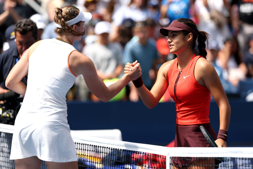 Elena Rybakina and Emma Raducanu shake hands