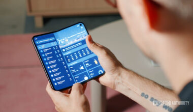 Googel Pixel 9 Pro Fold in hand