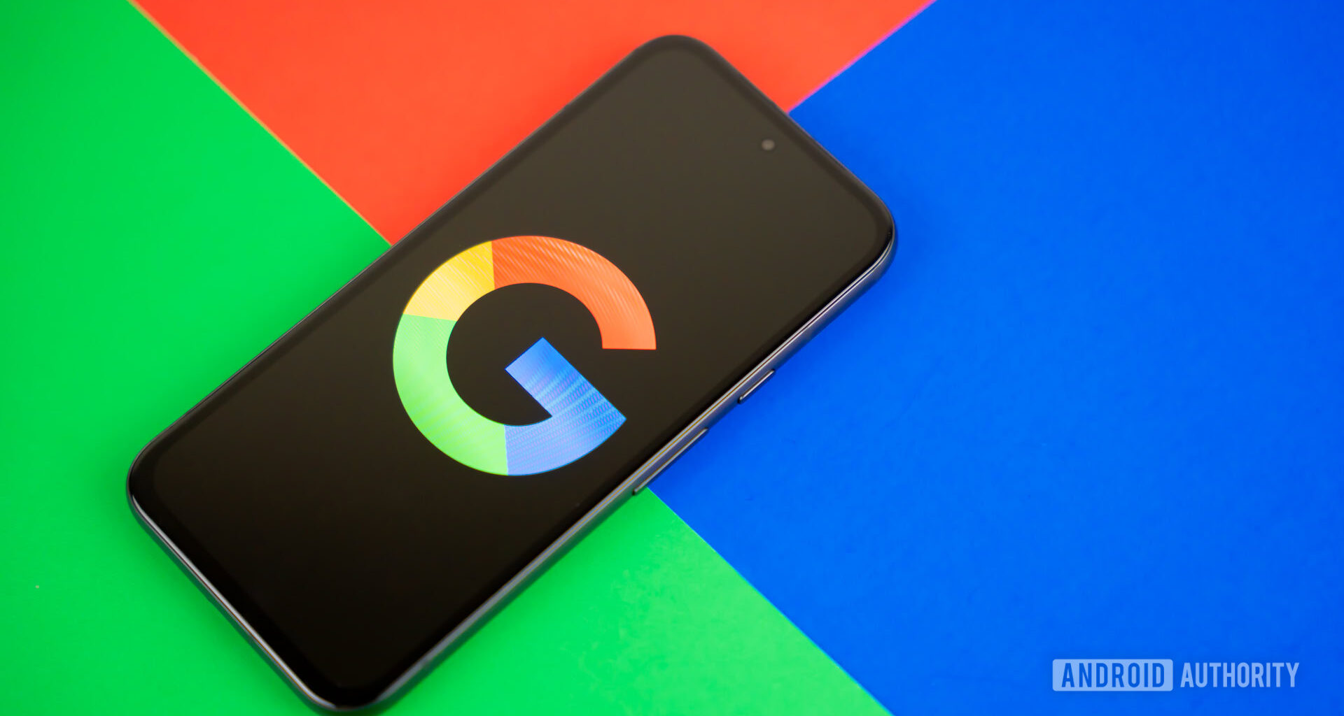 Google or Google Search logo on smartphone, with colorful background stock photo (4)