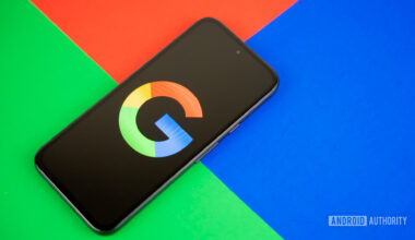 Google or Google Search logo on smartphone, with colorful background stock photo (4)