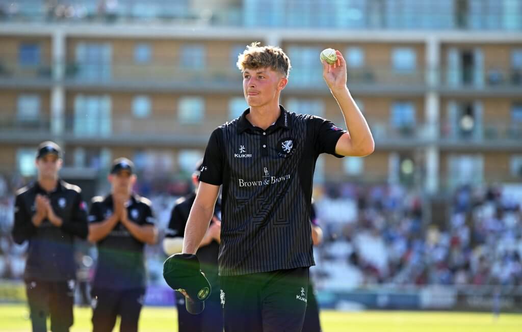 Alfie & Thomas help Somerset make it two out of two