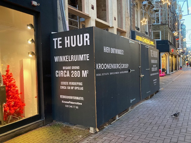 More high street shops go bankrupt, online outlets thrive: CBS