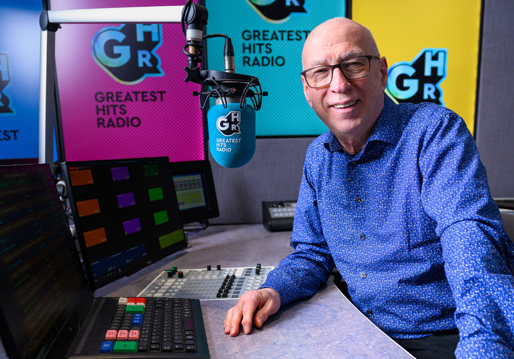 Ken Bruce broadcasts his Greatest Hits Radio show from Edinburgh Fringe – RadioToday