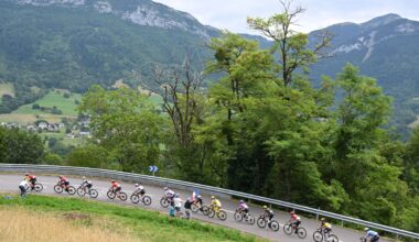 Tour de France Femmes stage 8 LIVE - Large break gets clear over first climb of the day