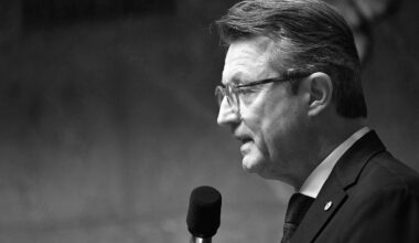 France • French MP calls for more offensive intelligence regarding 'economic warfare'