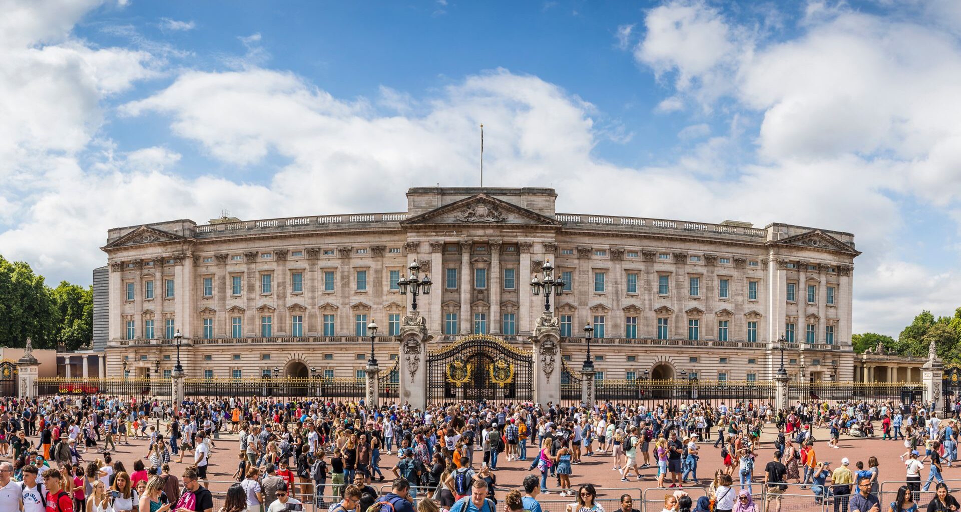 Tourists outside Buckingham Palace