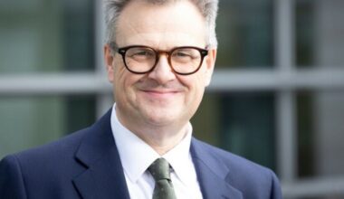 Leeds trust chief to retire after 30 years