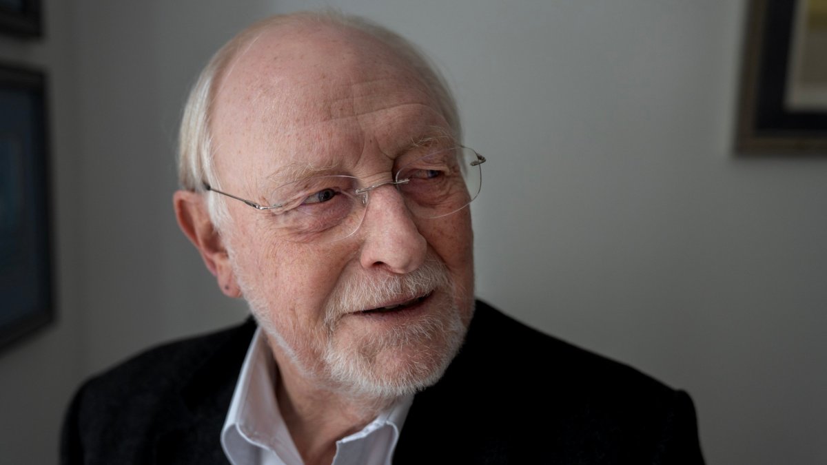 Charge VAT on private healthcare like independent school fees, Kinnock tells Reeves
