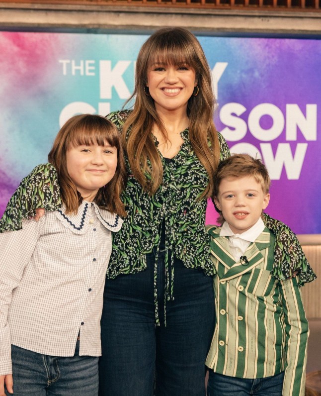 14525357 Kelly Clarkson gets emotional over her two children following mysterious absence from talk show