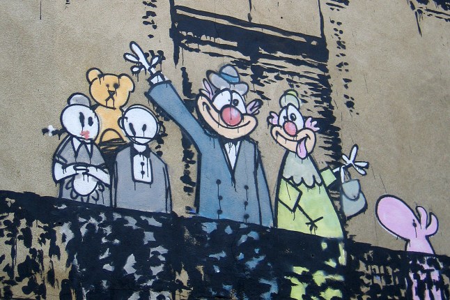 LONDON - APRIL 17: A Banksy graffito sketch in Stoke Newington shows a caricature of the royal family waving from a balcony, April 17, 2007 in London. (Photo by Jim Dyson/Getty Images)