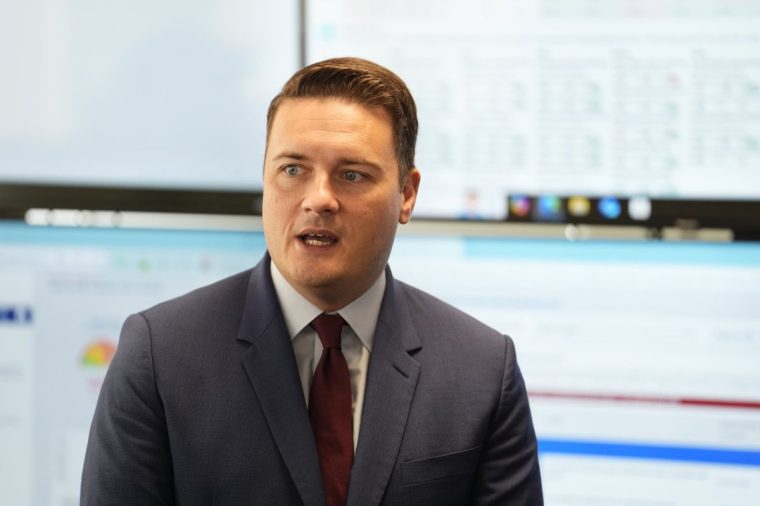 Health Secretary Wes Streeting during a visit to NHS National Operations Centre in London to see how they manage industrial action. NHS resident doctors in England, formerly referred to as junior doctors, have begun a five-day strike after talks with the Government collapsed over pay. Picture date: Friday July 25, 2025. PA Photo. Wes Streeting has sent a personal letter to NHS resident doctors, saying 
