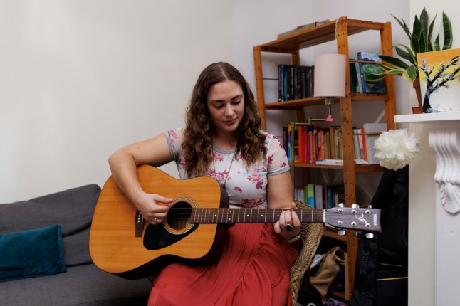 What I Rent - Archway. 18 Parolles Road N19 3RD Lilliane Teachen Pictured: Lilliane plays the house guitar. (C) Belinda Jiao 07598931257 jiao.bilin@gmail.com