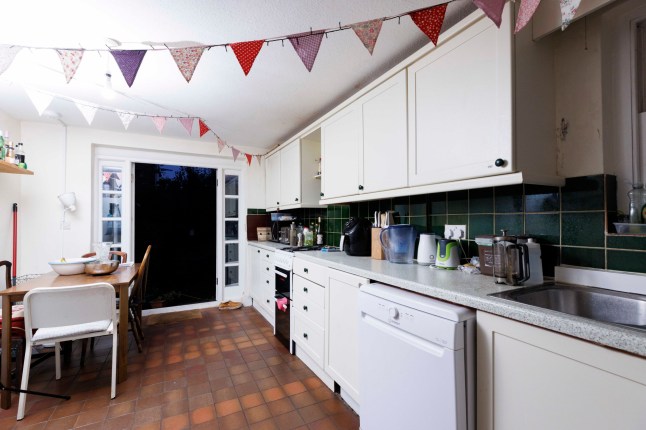 What I Rent - Archway. 18 Parolles Road N19 3RD Lilliane Teachen Pictured: Kitchen. (C) Belinda Jiao 07598931257 jiao.bilin@gmail.com