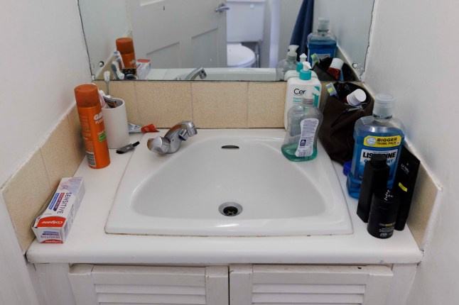 What I Rent - Archway. 18 Parolles Road N19 3RD Lilliane Teachen Pictured: Ground floor bathroom. (C) Belinda Jiao 07598931257 jiao.bilin@gmail.com
