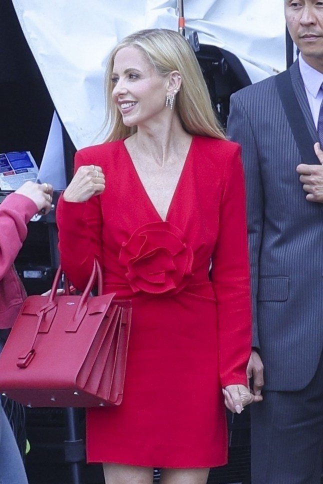 BGUK_3317174 - *PREMIUM-EXCLUSIVE* Los Angeles, CA ** WEB EMBARGO STRICTLY NO ONLINE USE BEFORE 18:30PM UK TIME ON 09/08/2025 ** *MUST CALL FOR PRICING BEFORE USAGE* Sarah Michelle Gellar was spotted filming the highly anticipated 