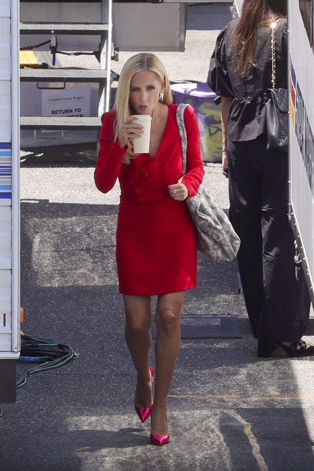 BGUK_3317174 - *PREMIUM-EXCLUSIVE* Los Angeles, CA ** WEB EMBARGO STRICTLY NO ONLINE USE BEFORE 18:30PM UK TIME ON 09/08/2025 ** *MUST CALL FOR PRICING BEFORE USAGE* Sarah Michelle Gellar was spotted filming the highly anticipated 