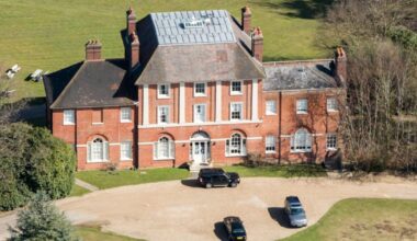 Everything to know about Kate and Wills' old (and new) home in three minutes