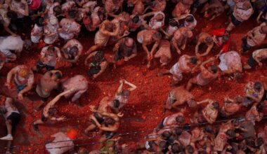 Tons of overripe tomatoes become projectiles in Spain's ‘Tomatina’ food fight