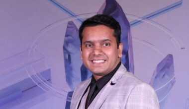 Buy or sell: Sumeet Bagadia recommends three stocks to buy on Monday - 1 September 2025