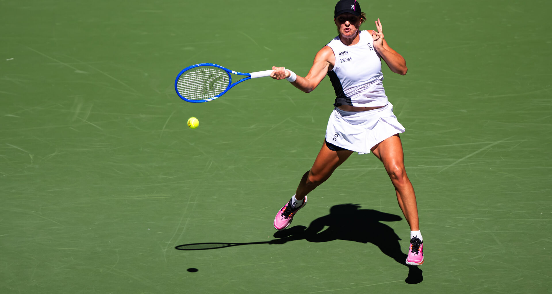 Swiatek cruises into US Open second round