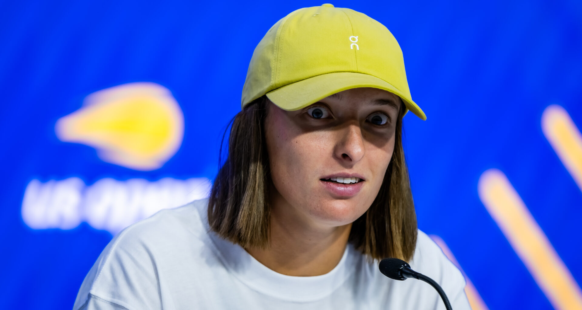 Swiatek weighs in on Swift, Serena and Sharapova