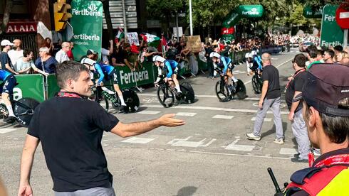 Pro-Palestinian protesters storm course, disrupt Israeli riders at Vuelta a España