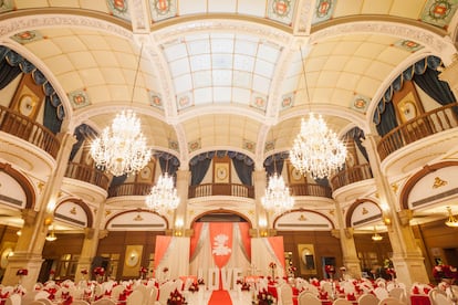 Interior view of the Hotel Astor.