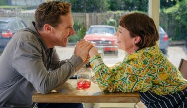 The Roses review – Olivia Colman and Benedict Cumberbatch are relentlessly entertaining