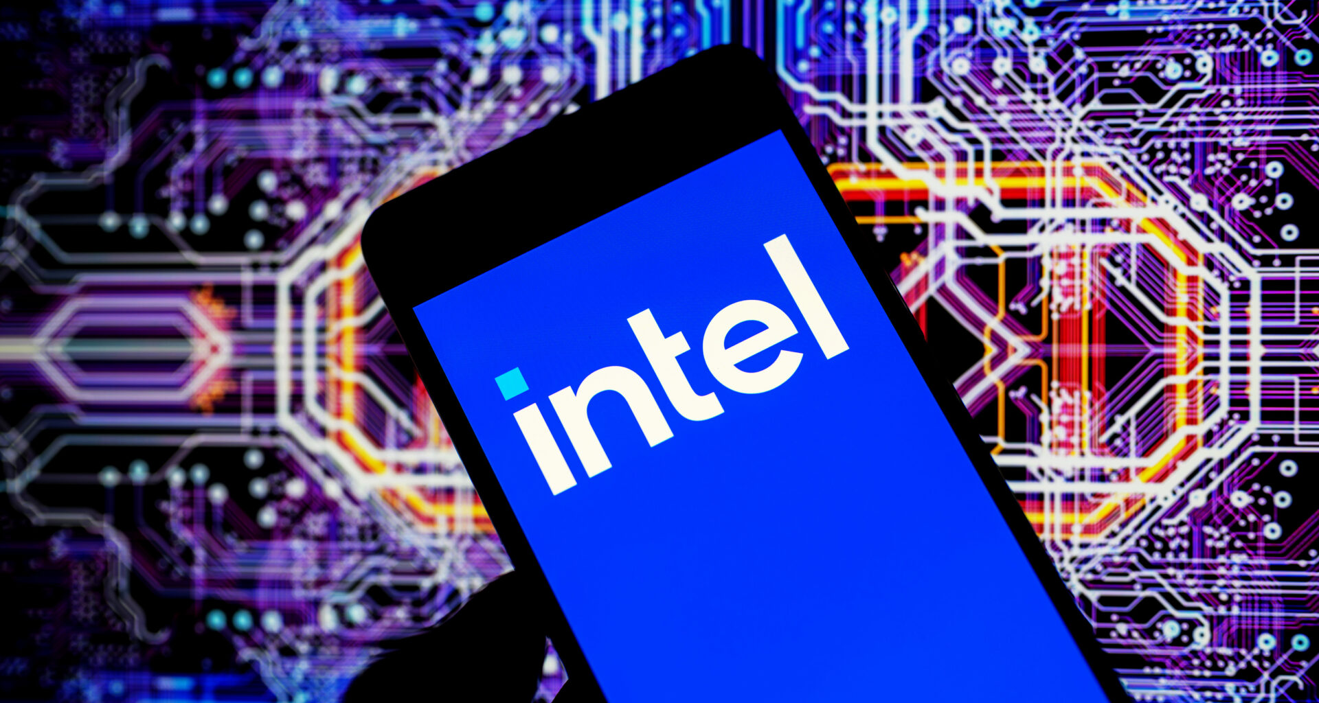 Intel to sell 10% stake to US government, says report