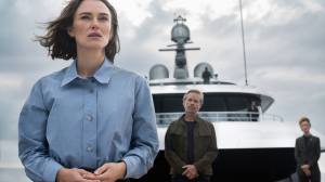 The Woman in Cabin 10.  (L-R) Keira Knightley as Lo and Guy Pearce as Bullmer in The Woman in Cabin 10. Cr. Parisa Taghizadeh/Netflix © 2025