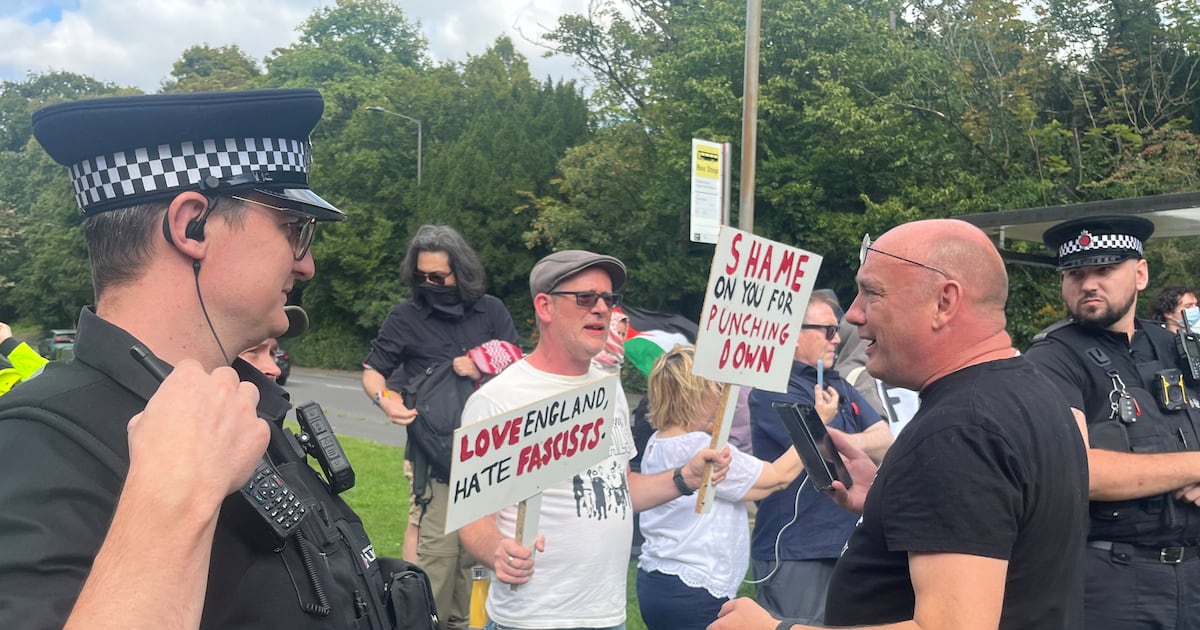 inside the live-streamed right-wing protests against asylum hotels in Britain – The Irish Times