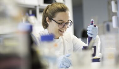 Welsh Language Commissioner supports Cancer Research Wales for 2025