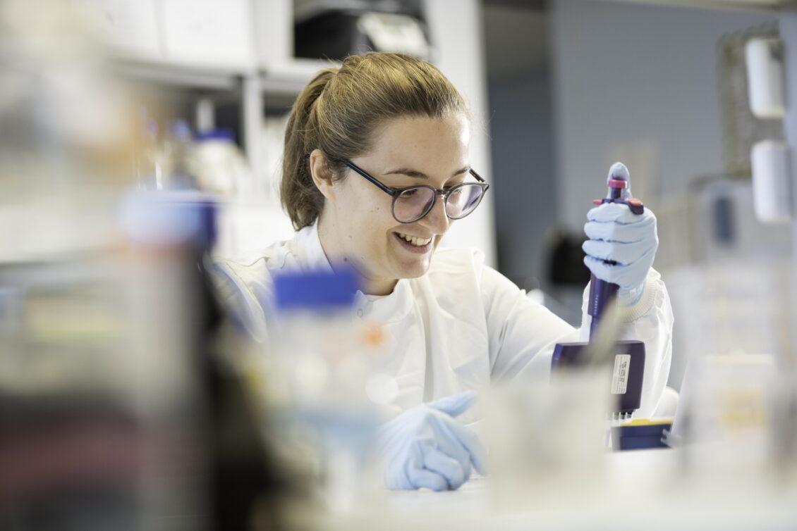 Welsh Language Commissioner supports Cancer Research Wales for 2025