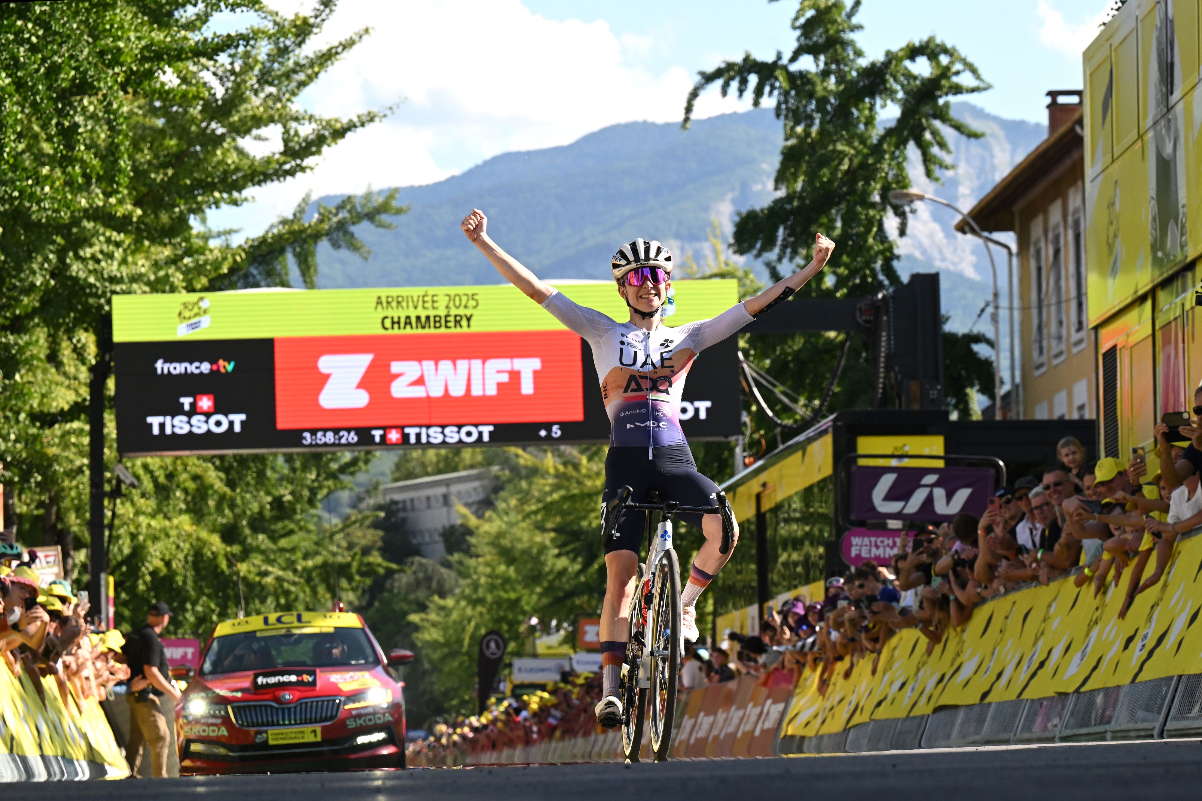 Maëva Squiban wins stage 7 of the Tour de France Femmes 2025