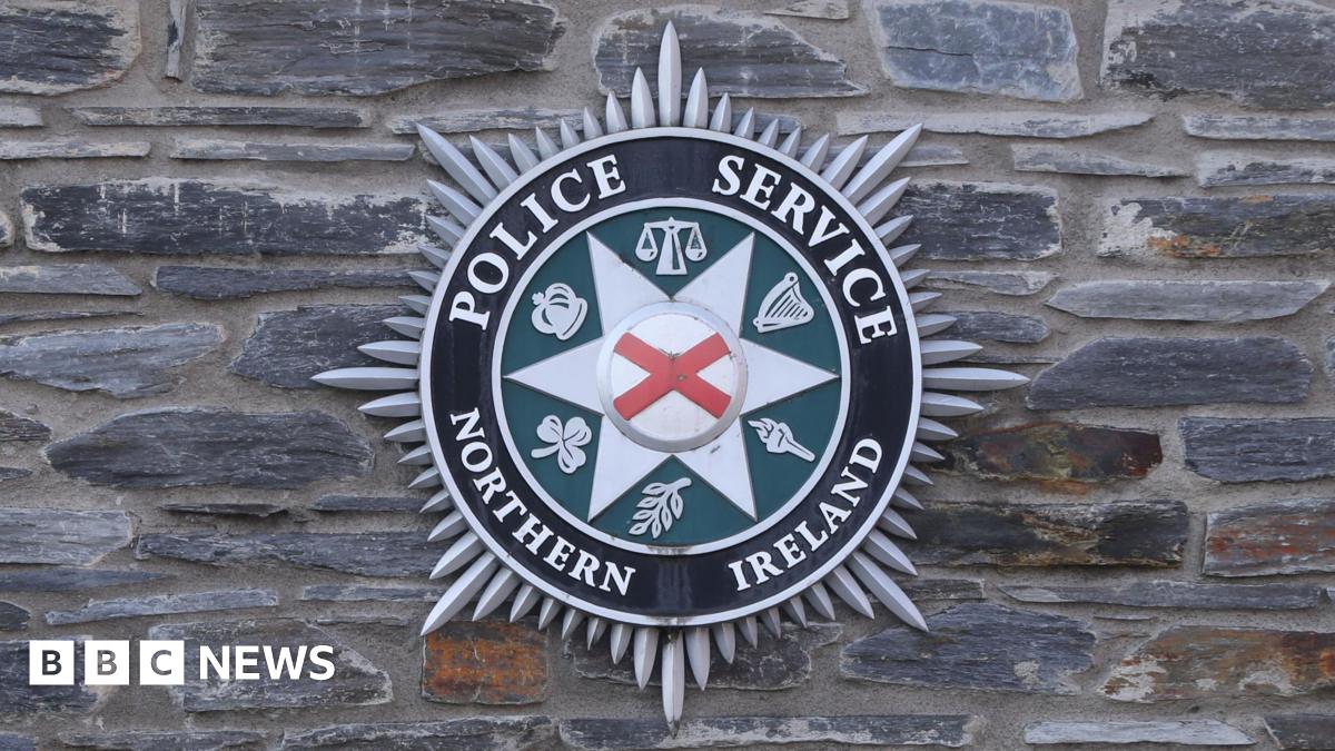 The Police Service of Northern Ireland badge on  a grey stone wall.