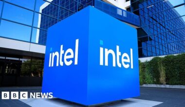 US government announces 10% stake in chipmaker Intel