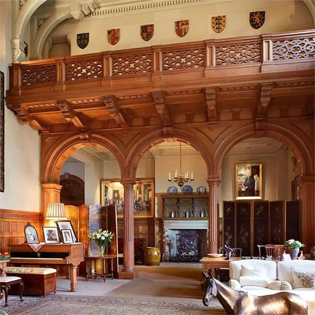 sandringham saloon