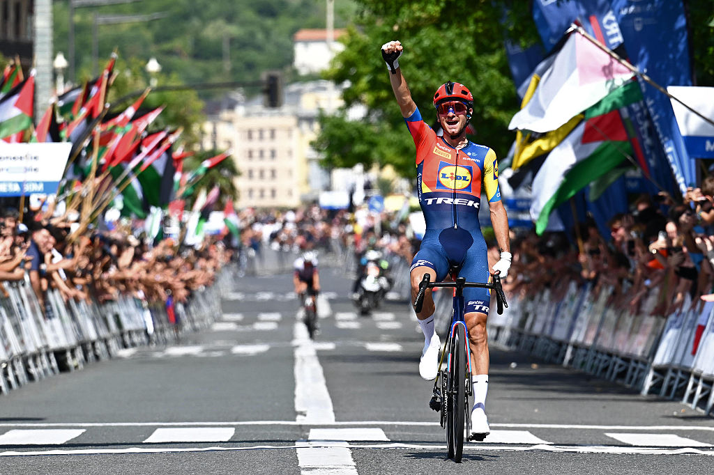 Clásica San Sebastián: Attack on final climb nets Giulio Ciccone solo victory