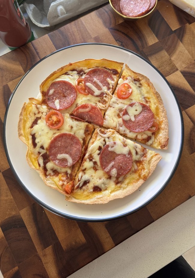 The program gives users the opportunity to eat pizza and lose weight.