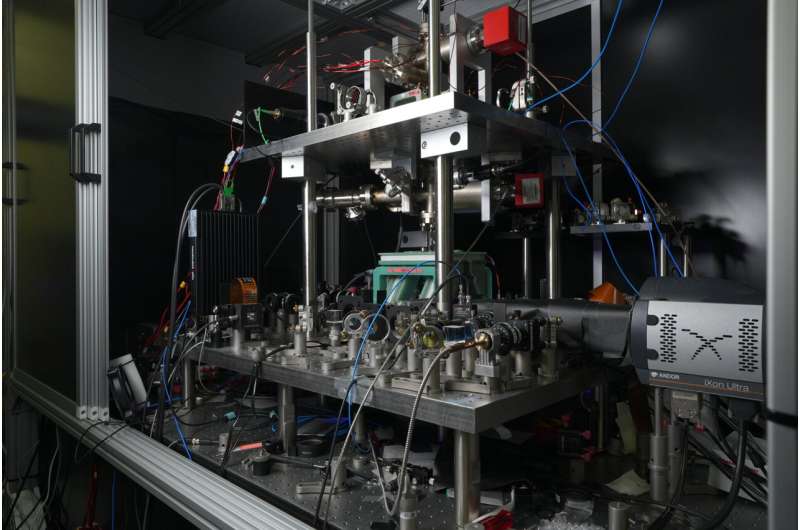 AI-enhanced technique assembles defect-free arrays with thousands of atoms