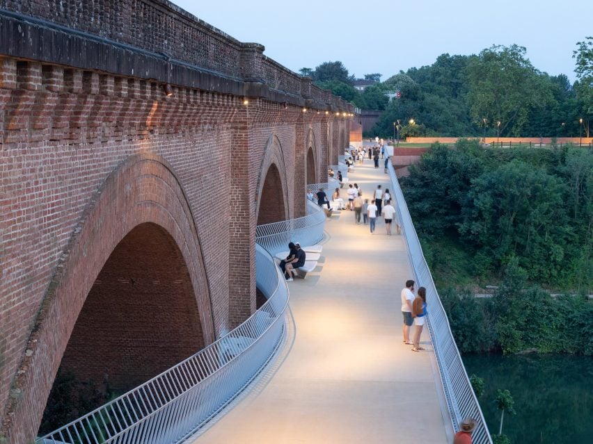 Albi footbridge in France by New and Partners